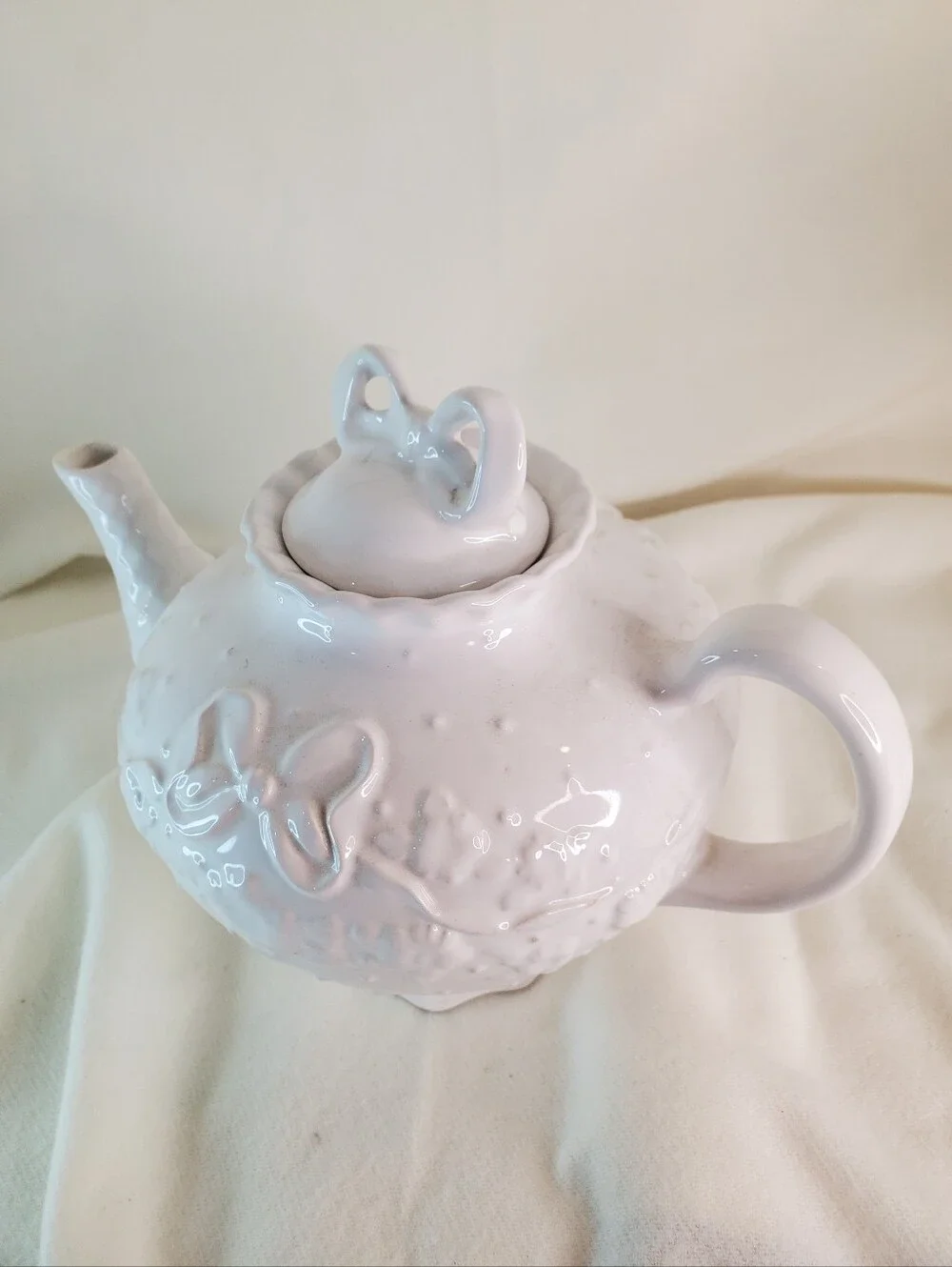 Lynn Hollyn Porta white ceramic teapot